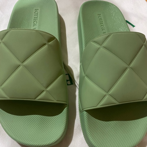 Bottega Veneta Rubber Slides - Picture 3 of 13